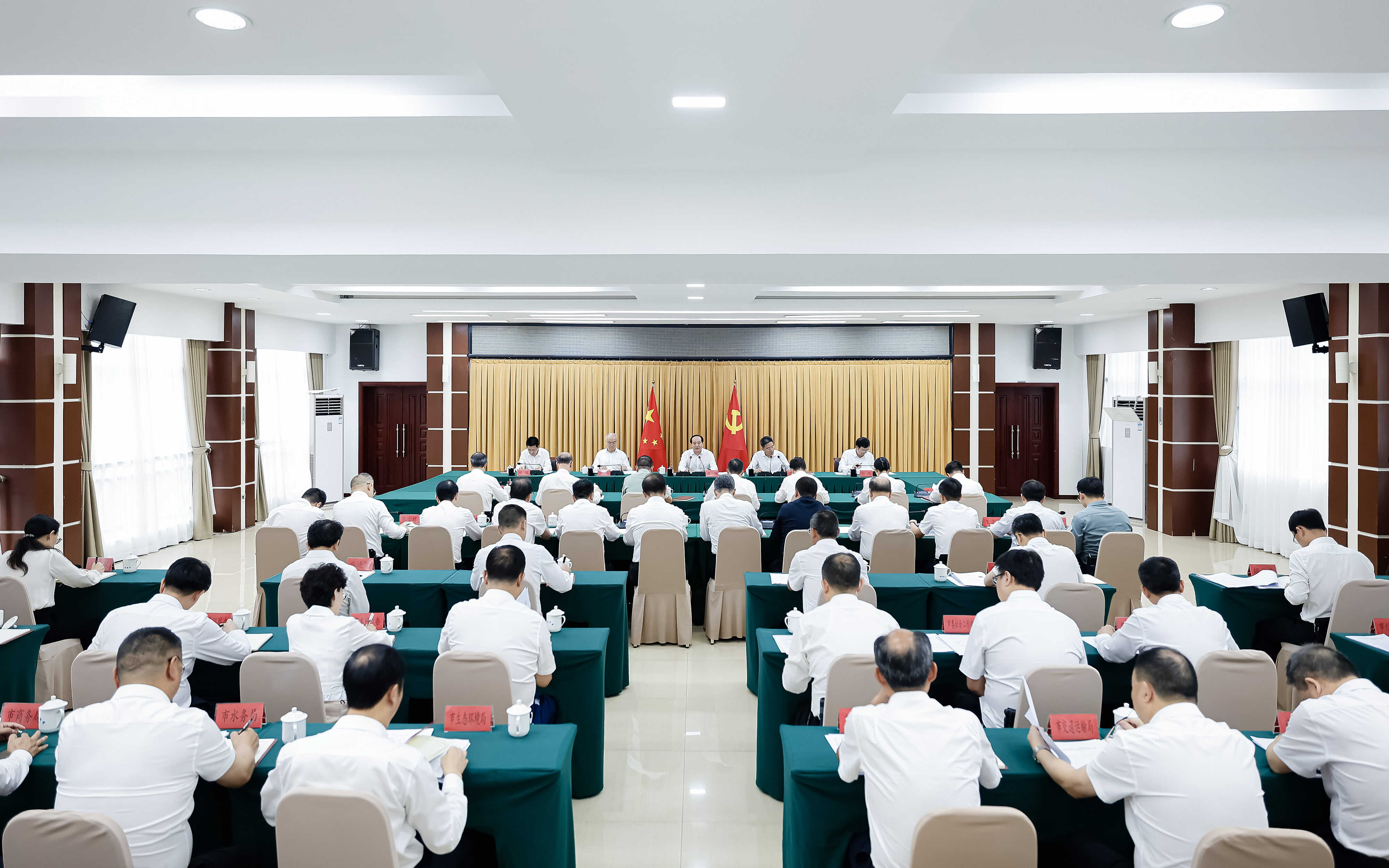 市委理论学习中心组集中研讨会举行