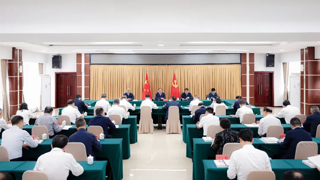 市委理论学习中心组集中研讨会举行